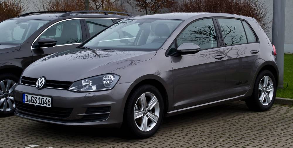 VW_Golf_1.2_TSI_BlueMotion_Technology_Comfortline_(VII)_–_Frontansicht,_4._Januar_2014,_Düsseldorf-min.jpg